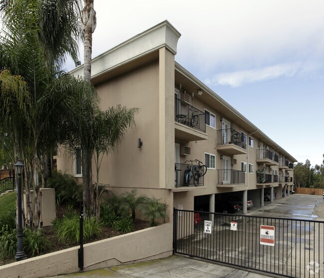 Carriage House Apartments photo 3