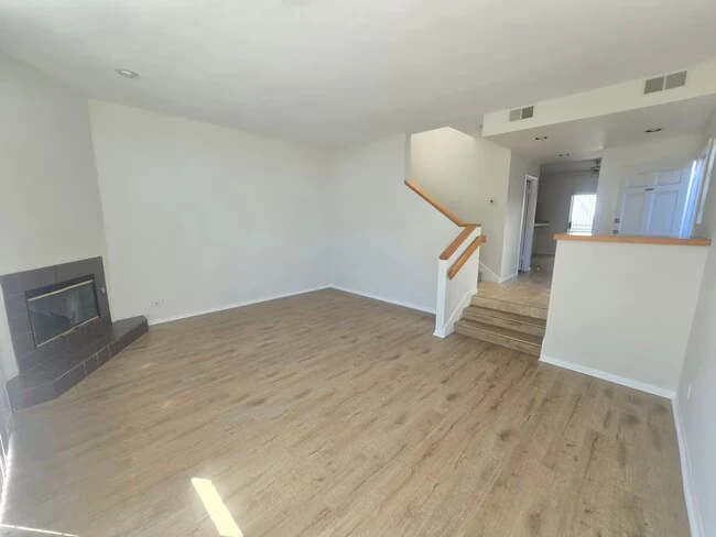 1874 Oliver Ave San Diego, CA 92109 photo 4