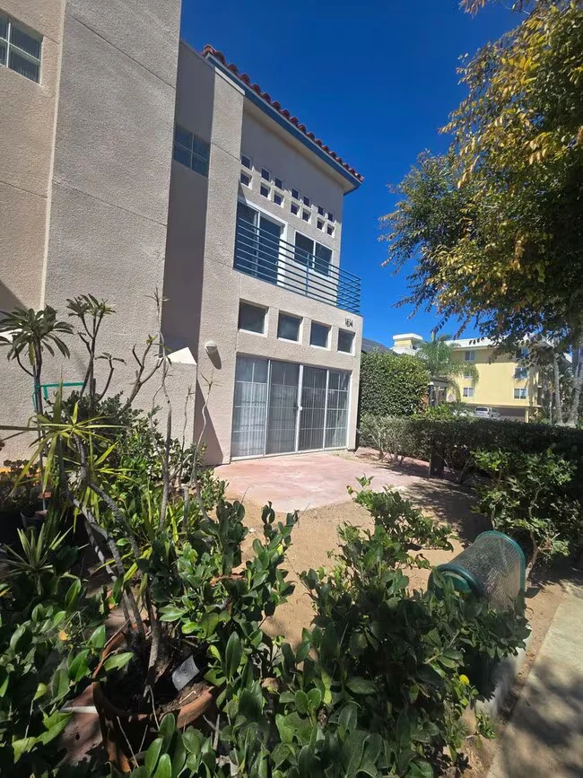 1874 Oliver Ave San Diego, CA 92109 photo 2