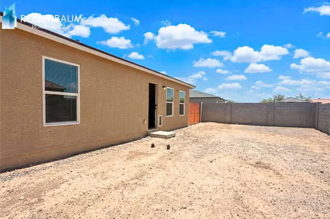 15196 S Avalon Rd Arizona City, AZ 85123 photo 4