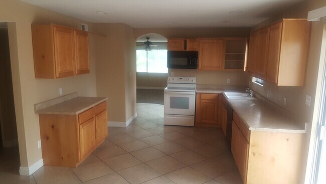 1172 E Cordova Ave Casa Grande, AZ 85122 photo 2
