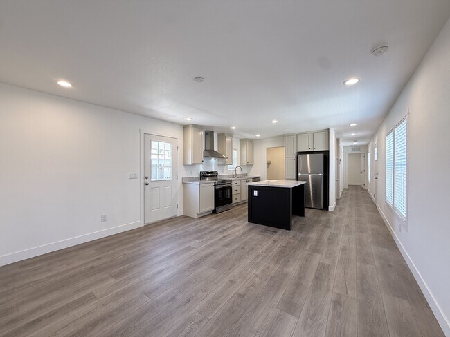 2060 N Center St Mesa, AZ 85201 photo 4