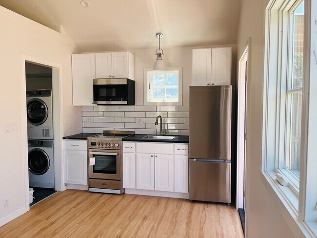 5722 Huntington Ave Richmond, CA 94804 photo 2