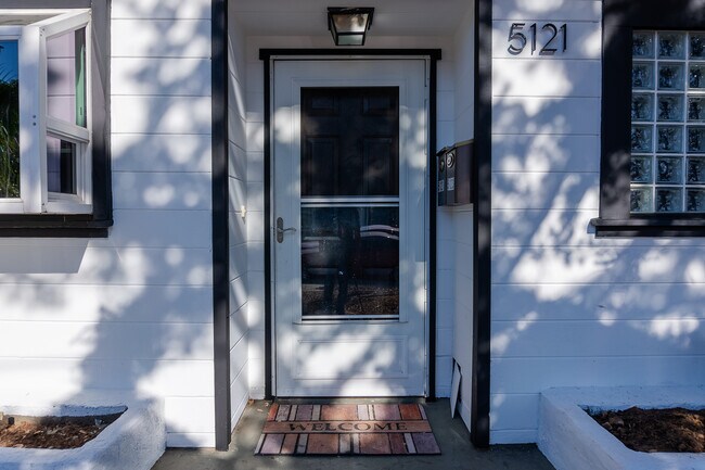 5121 Tipton St San Diego, CA 92115 photo 3
