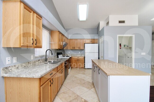 1425 S Monterey St Gilbert, AZ 85233 photo 3