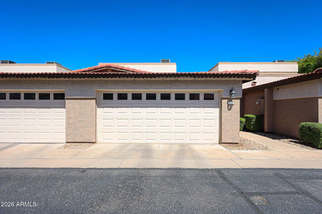 3221 N 37th St Phoenix, AZ 85018 photo 4