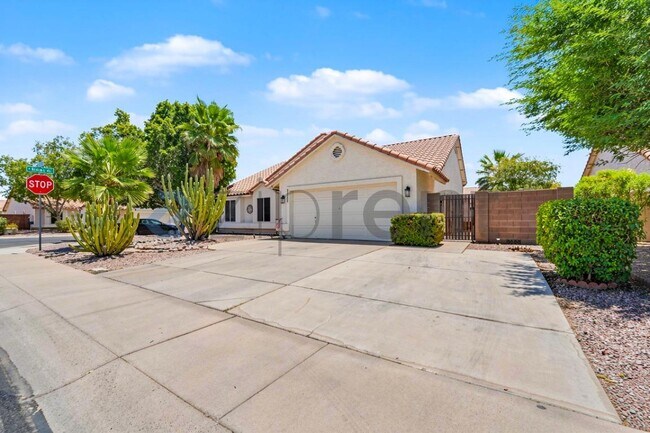 1157 E Encinas Ave photo 3