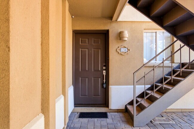 2233 E Highland Ave Phoenix, AZ 85016 photo 2