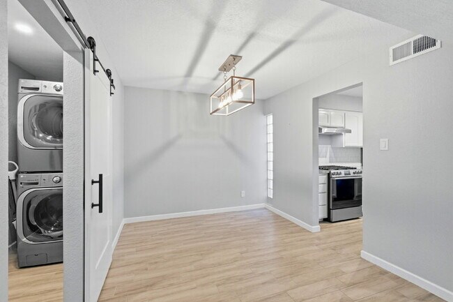 2233 E Highland Ave Phoenix, AZ 85016 photo 4