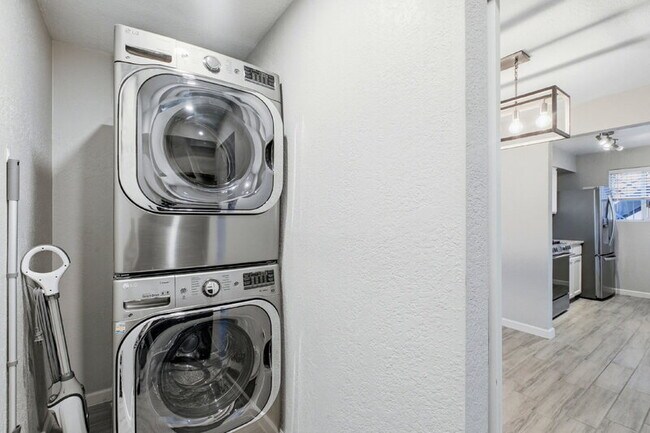2233 E Highland Ave Phoenix, AZ 85016 photo 5