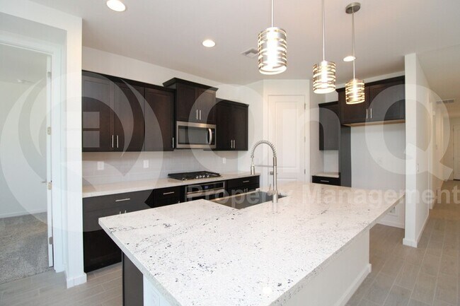 17694 W Pinnacle Vista Dr Surprise, AZ 85387 photo 2