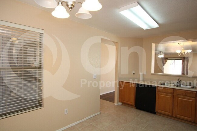 702 S Concord St Gilbert, AZ 85296 photo 3