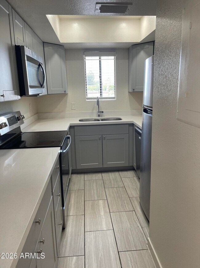 1215 E Lemon St Tempe, AZ 85281 photo 2