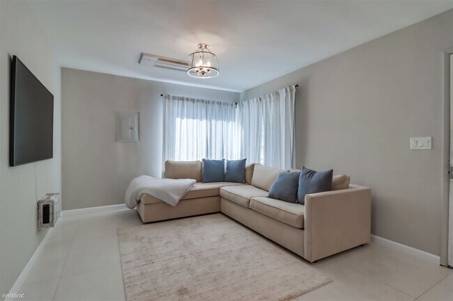3659 Mission Blvd San Diego, CA 92109 photo 2