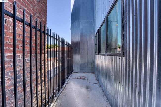 4202 Telegraph Ave Oakland, CA 94609 photo 2