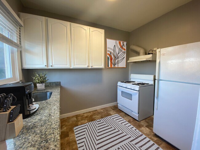 2044 International Blvd - Sunny Studios an photo 2