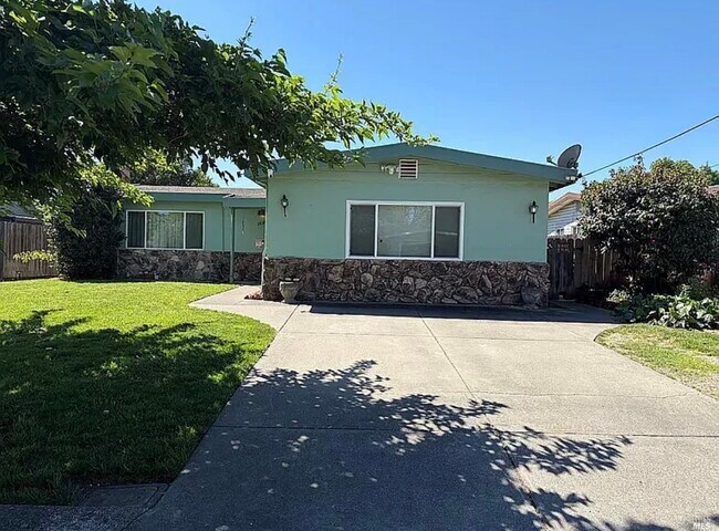 2225 Pamela Dr photo 2