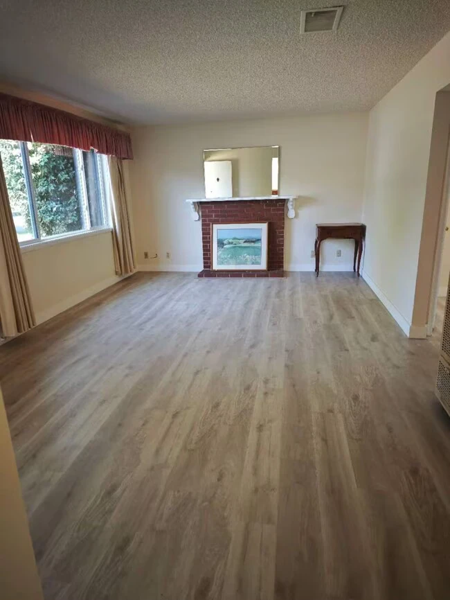 2225 Pamela Dr photo 4