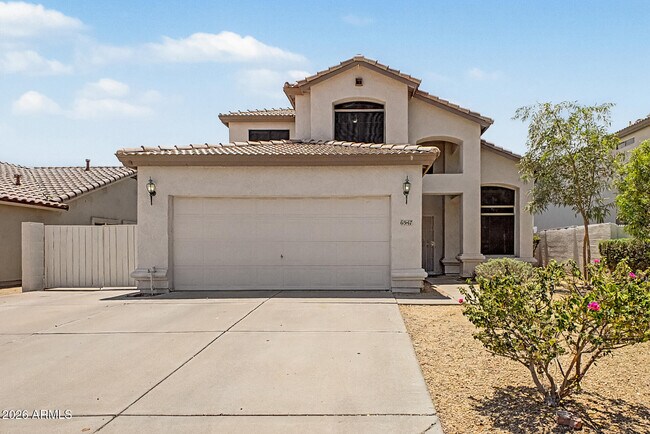 6947 W Via Del Sol Dr Glendale, AZ 85310 photo 2