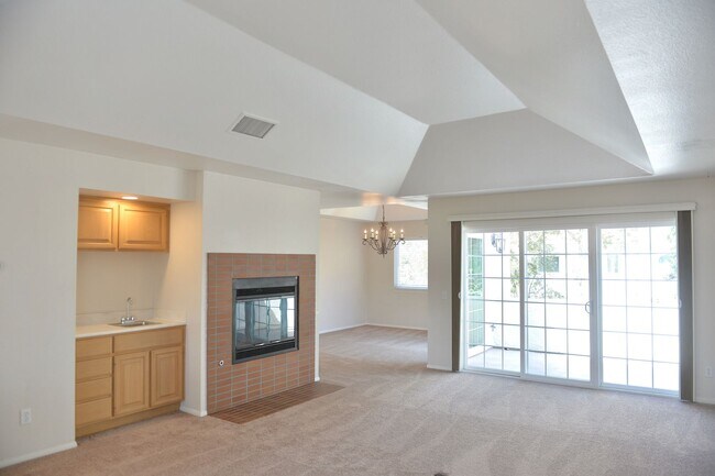 37 Port Royale Rd Coronado, CA 92118 photo 4