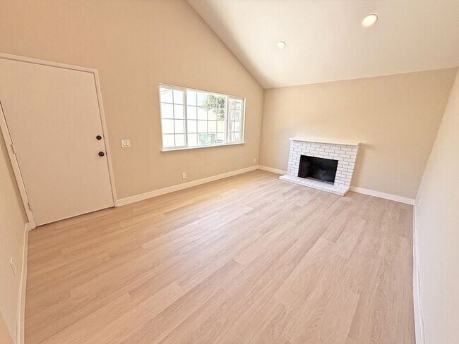1768 Loch Ness Way San Jose, CA 95121 photo 2