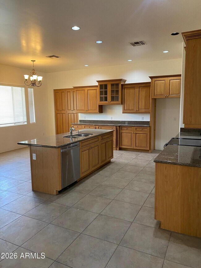 2433 W Desert Hills Estate Dr photo 3