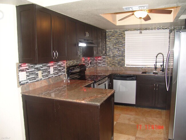 700 E Mesquite Cir Tempe, AZ 85288 photo 2