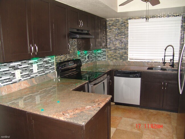 700 E Mesquite Cir Tempe, AZ 85288 photo 3