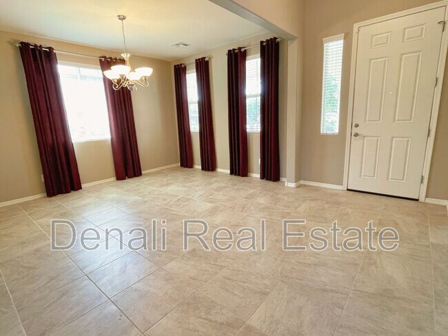 14872 W Voltaire St Surprise, AZ 85379 photo 4