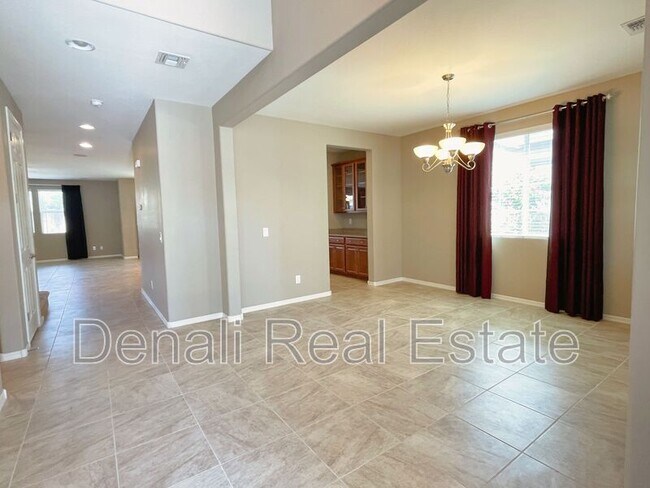 14872 W Voltaire St Surprise, AZ 85379 photo 3