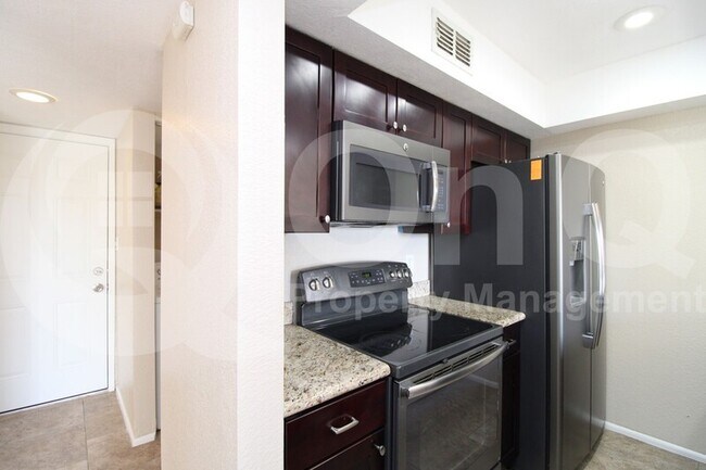 2202 W Glenrosa Ave Phoenix, AZ 85015 photo 4