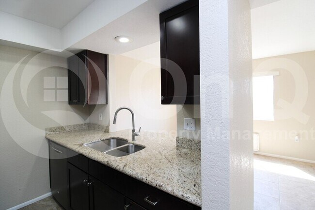 2202 W Glenrosa Ave Phoenix, AZ 85015 photo 5