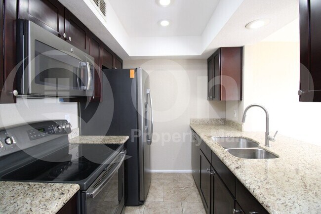 2202 W Glenrosa Ave Phoenix, AZ 85015 photo 3