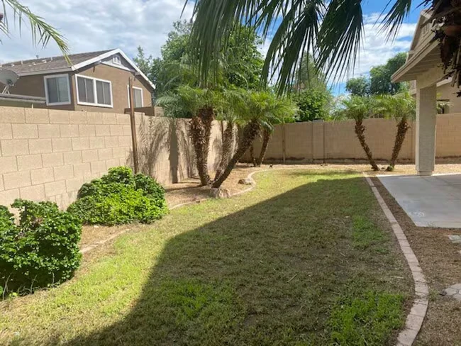 1577 S Hawk Ct Gilbert, AZ 85296 photo 3