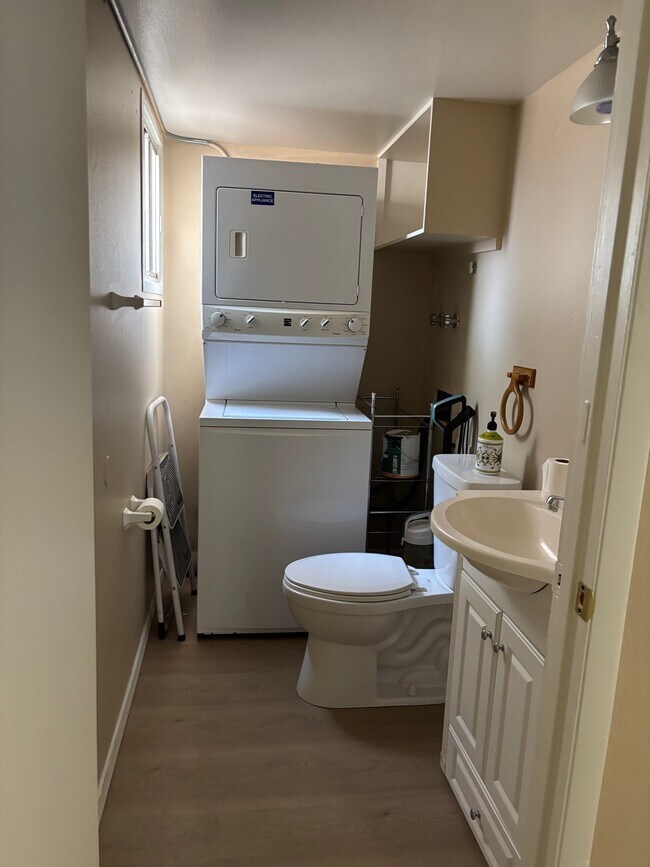 7130 W Hazelwood St Phoenix, AZ 85033 photo 5