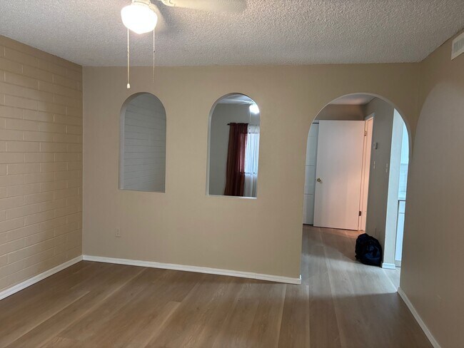 7130 W Hazelwood St Phoenix, AZ 85033 photo 2