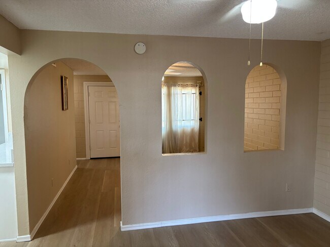 7130 W Hazelwood St Phoenix, AZ 85033 photo 3