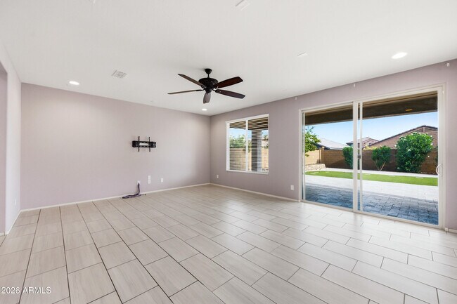 9559 W Fallen Leaf Ln Peoria, AZ 85383 photo 4