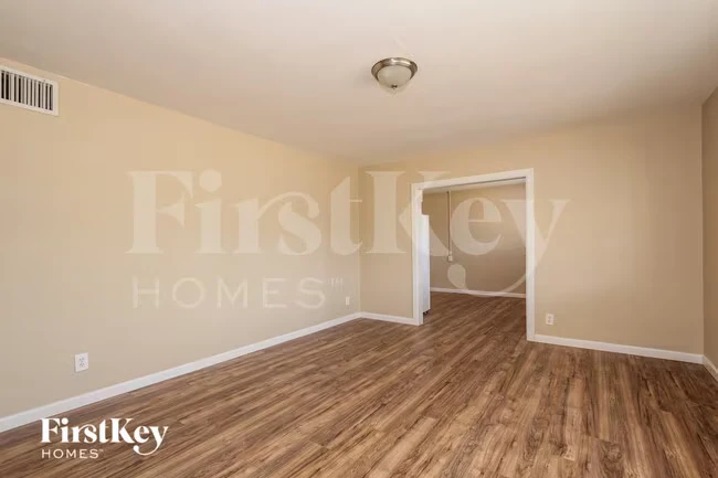 2919 W Seldon Ln Phoenix, AZ 85051 photo 5