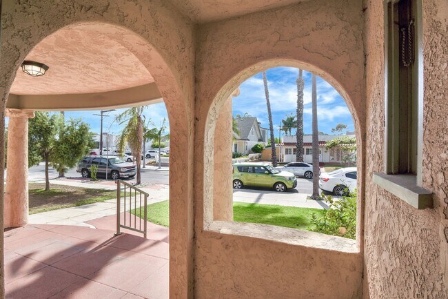 4725 Kensington Dr San Diego, CA 92116 photo 3