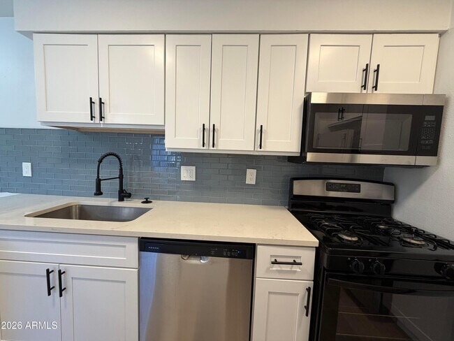 302 E Monte Vista Rd Phoenix, AZ 85004 photo 4
