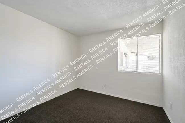552 W Kilarea Ave Mesa, AZ 85210 photo 4
