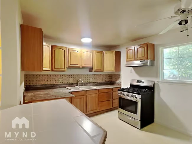 1220 Detroit Ave Unit G photo 2