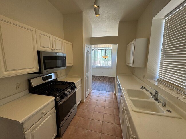 4709 E Prickly Pear Trail Phoenix, AZ 85050 photo 5