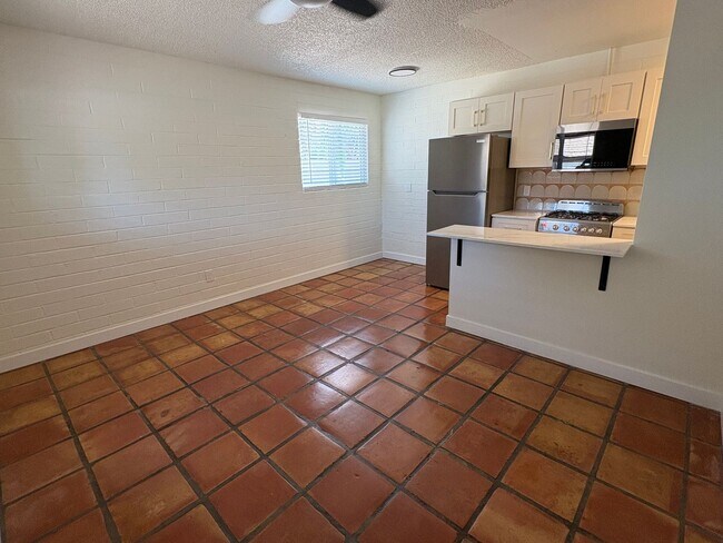 817 S Melody Ln Tempe, AZ 85281 photo 3