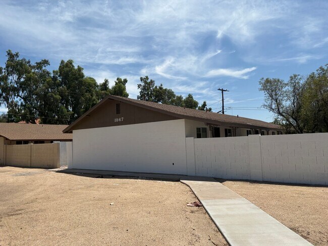 817 S Melody Ln Tempe, AZ 85281 photo 2