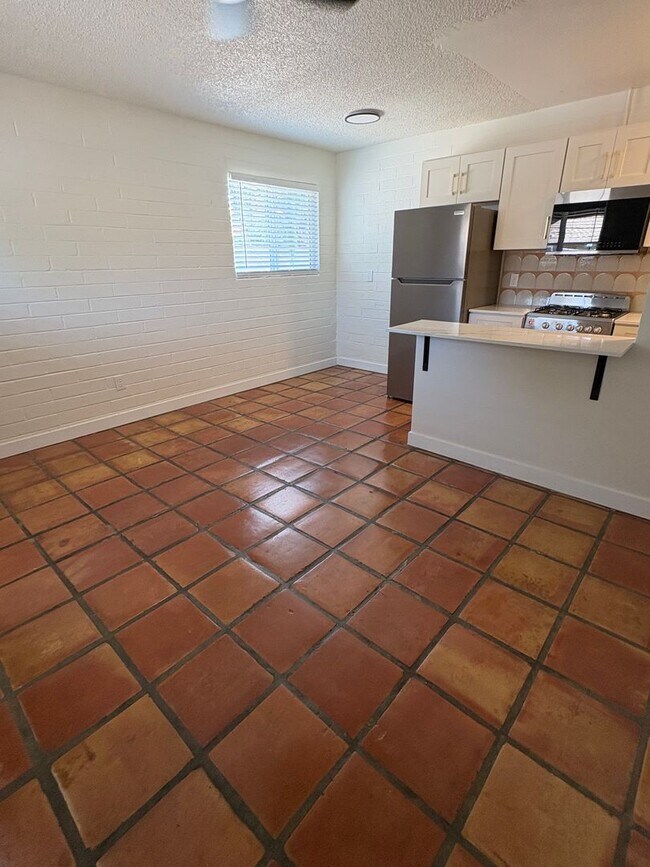 817 S Melody Ln Tempe, AZ 85281 photo 4