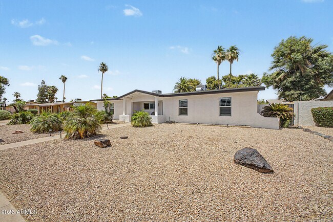 5140 E Poinsettia Dr Scottsdale, AZ 85254 photo 2
