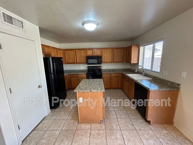6410 W Magnolia St Phoenix, AZ 85043 photo 3