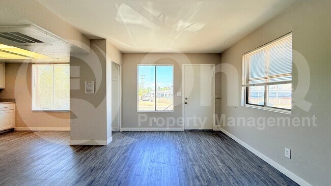 2145 W Mariposa St Phoenix, AZ 85015 photo 4